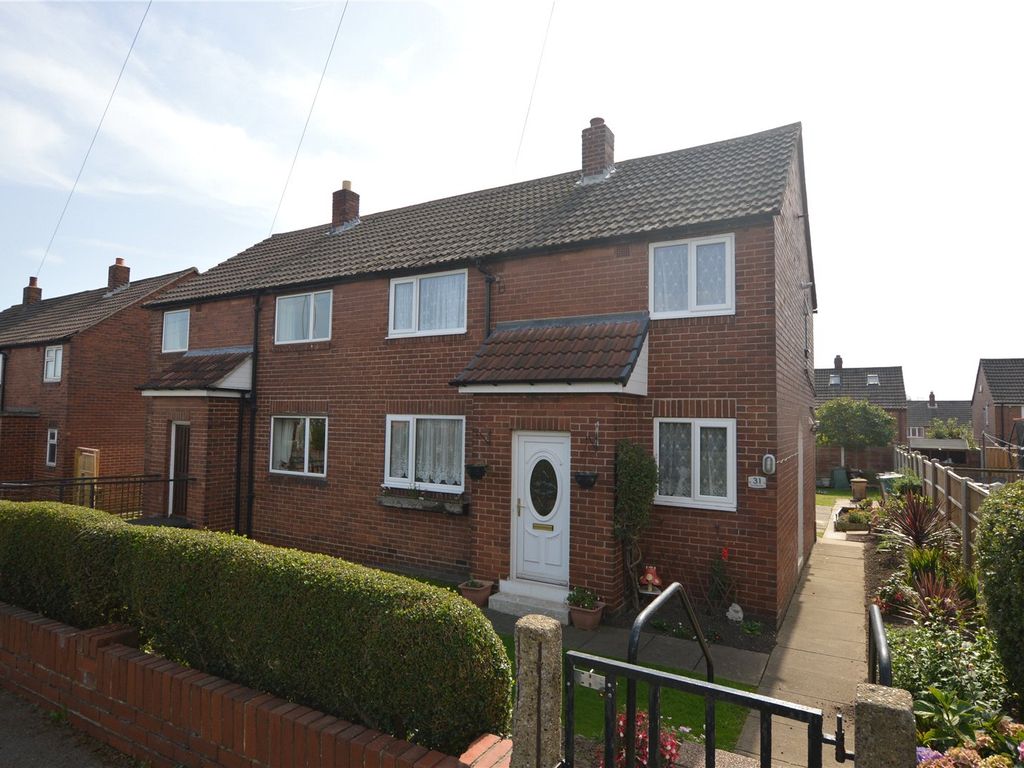 3 bed semidetached house for sale in Cotswold Drive, Rothwell, Leeds
