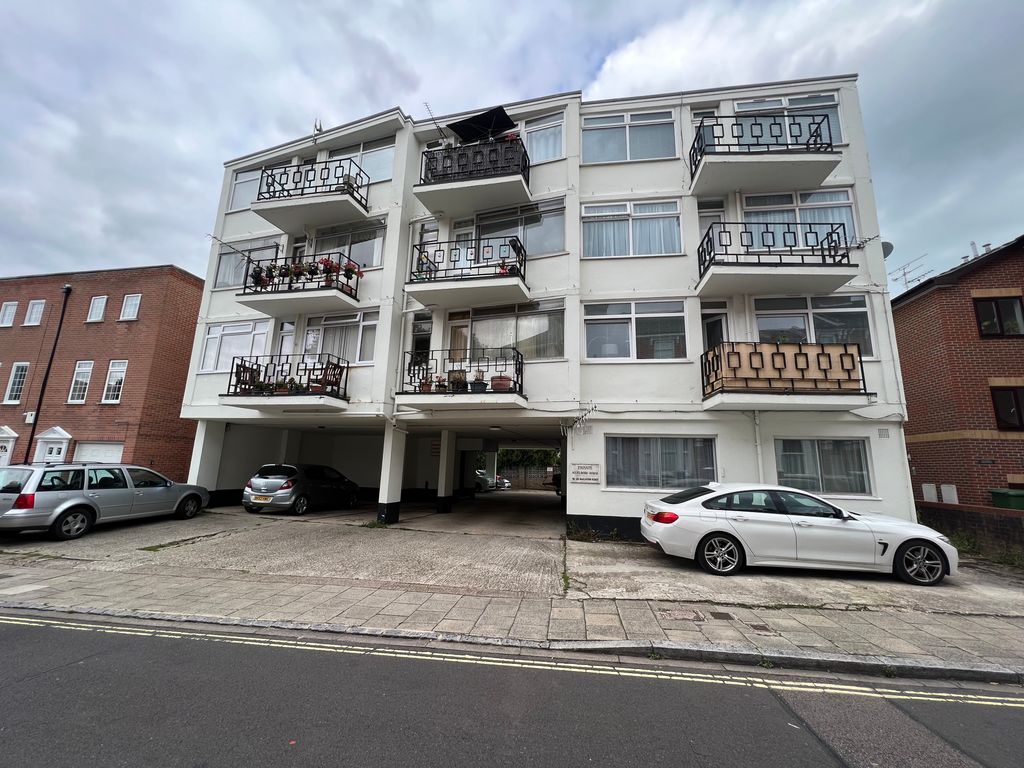 1 bed flat for sale in Malvern Road, Southsea PO5, £100,000 Zoopla