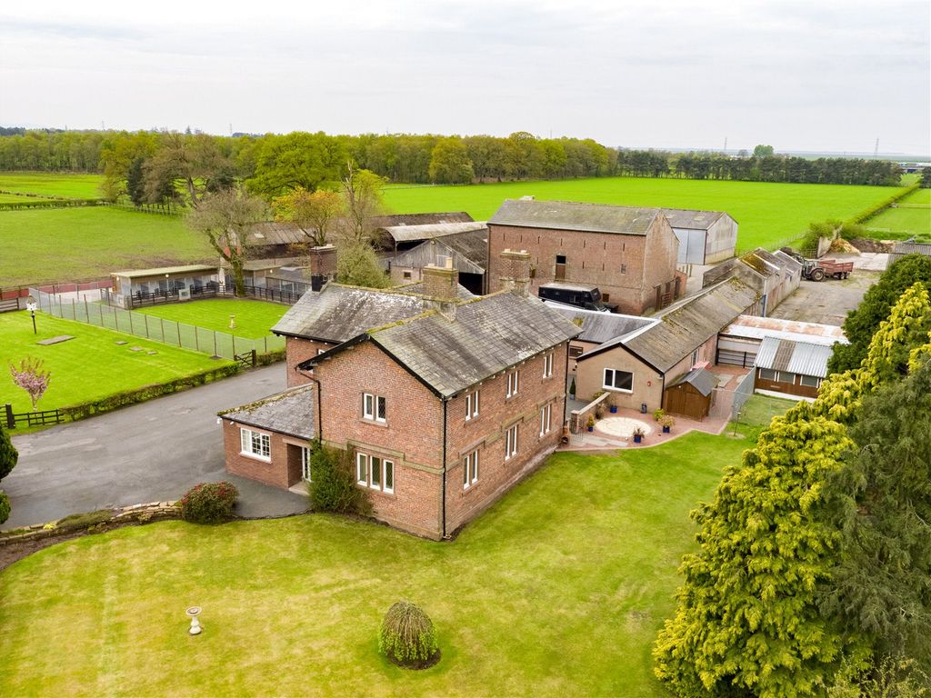 4 bed property for sale in Lynefoot Farm And Boarding Kennels