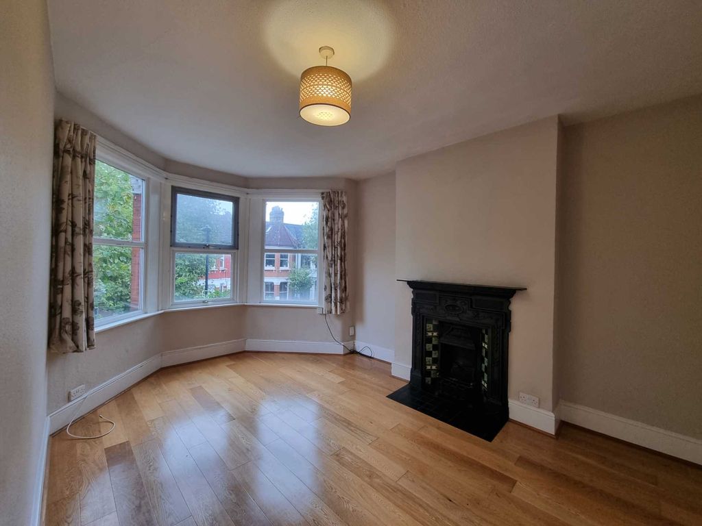2 bed flat to rent in Langham Road, Turnpike Lane N15, £1,795 pcm Zoopla
