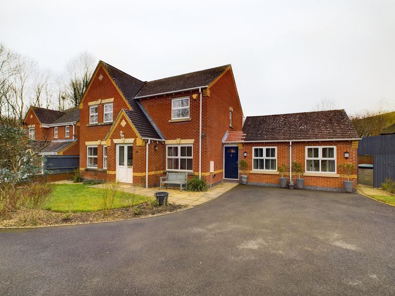 5 bed detached house for sale in Arundel Close, Randlay, Telford TF3, £