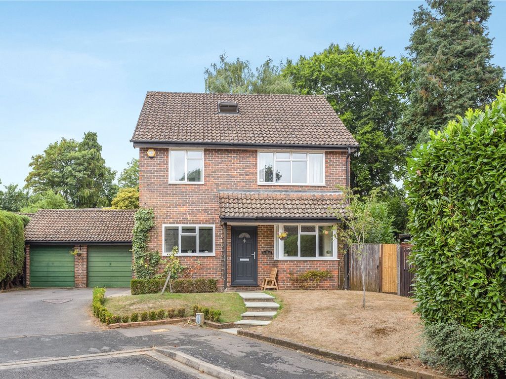 5 bed detached house for sale in Huxley Close, Godalming, Surrey GU7