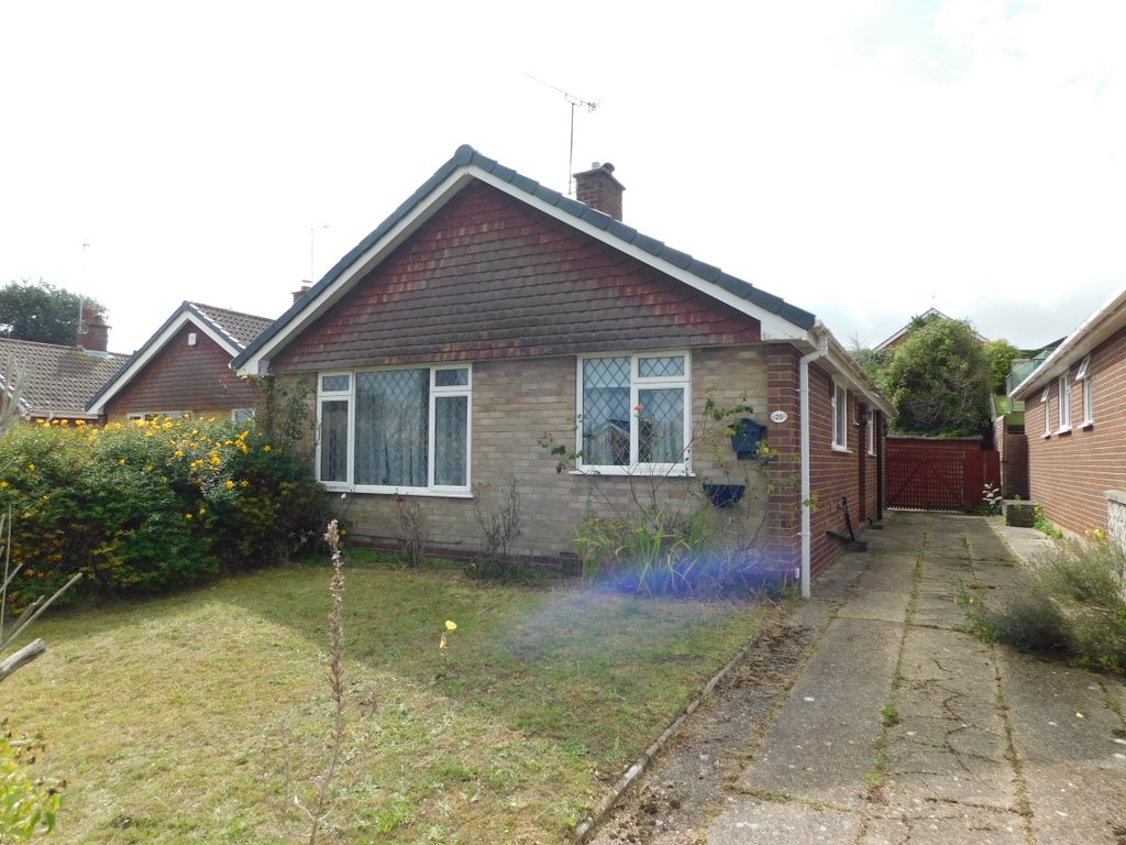 3 bed detached bungalow for sale in Fern Road, Hythe SO45, £299,950