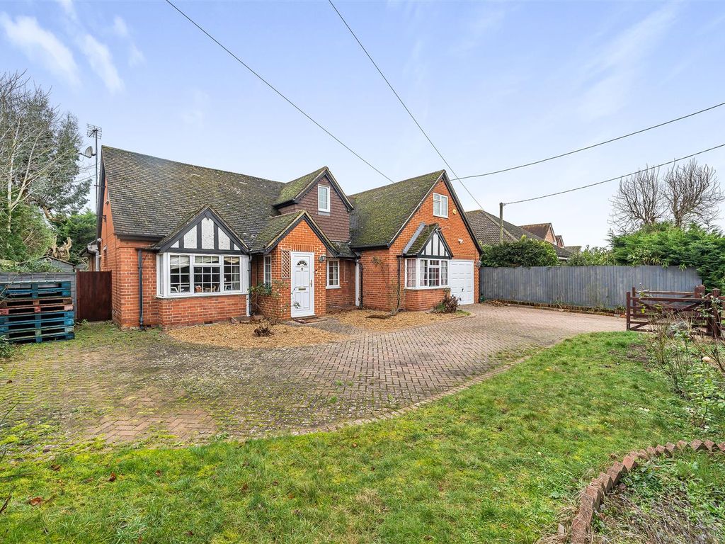 4 bed detached house for sale in Watmore Lane, Winnersh, Wokingham RG41