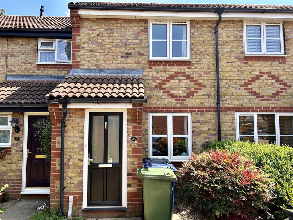 2 bed terraced house to rent in Chapel Field, Gamlingay, Sandy SG19