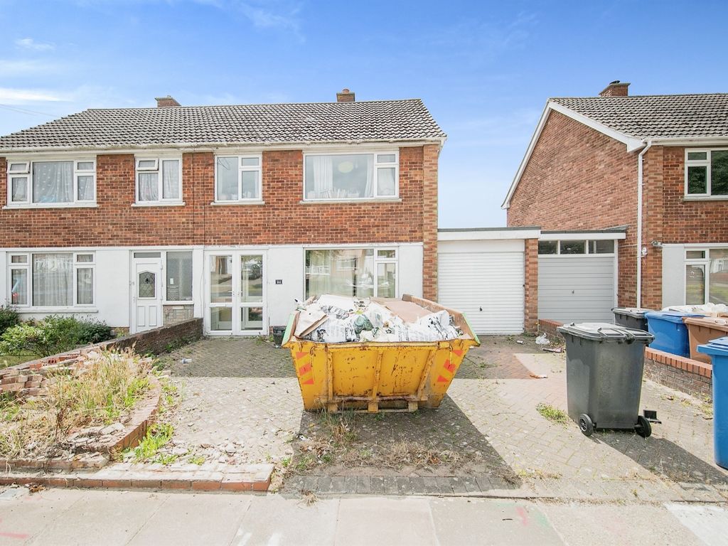 3 bed semidetached house for sale in Defoe Road, Ipswich IP1, £215,000
