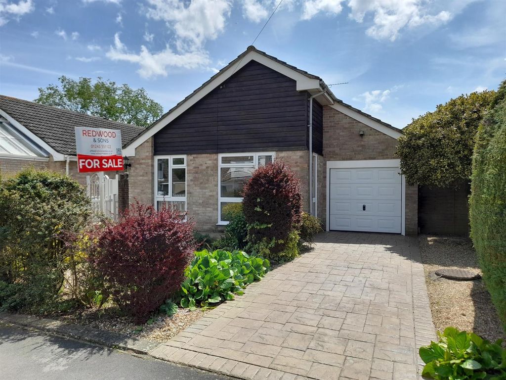 3 bed detached bungalow for sale in Orchard Way, Barnham, Bognor Regis
