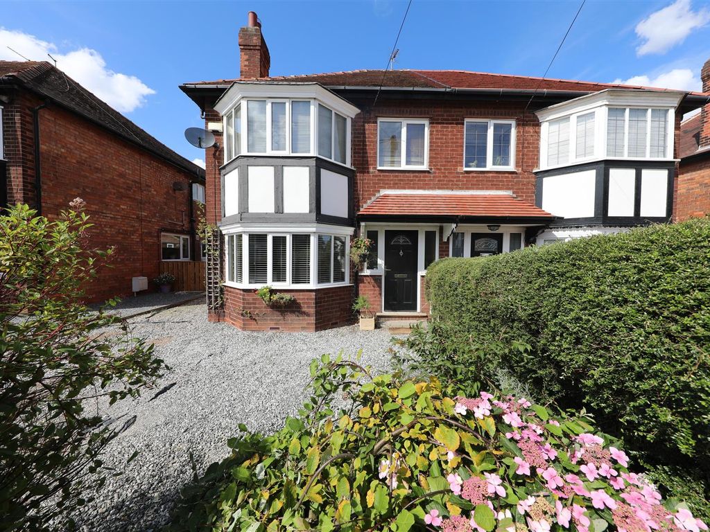 4 bed semidetached house for sale in Kingsway, Cottingham HU16, £
