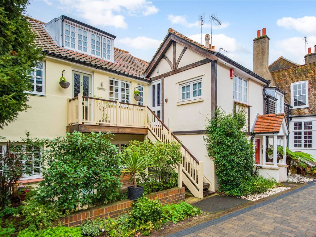 3 Bed Maisonette For Sale In Lower Teddington Road Hampton Wick KT1 3 Bed Maisonette For Sale In Lower Teddington Road Hampton Wick KT1