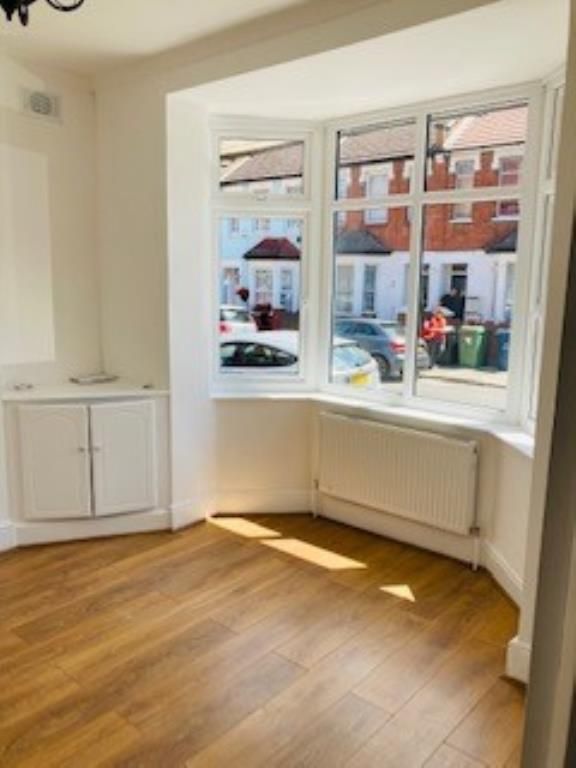 3 bed end terrace house to rent in Herga Road, Wealdstone, Middlesex