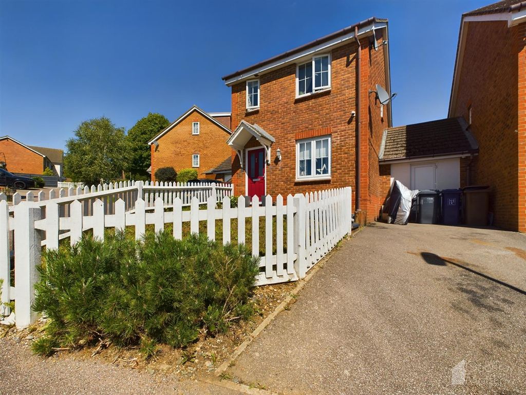 3 bed detached house for sale in Fairfield Way, Great Ashby, Stevenage