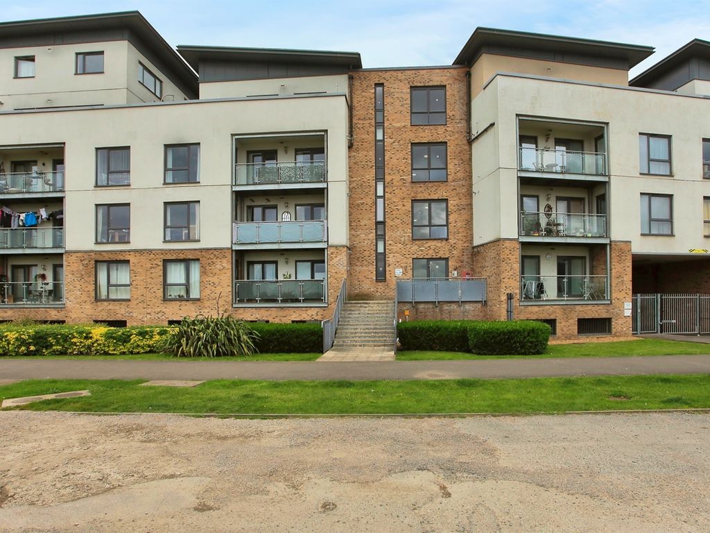 2 bed flat for sale in Hammonds Drive, Peterborough PE1, £145,000 Zoopla
