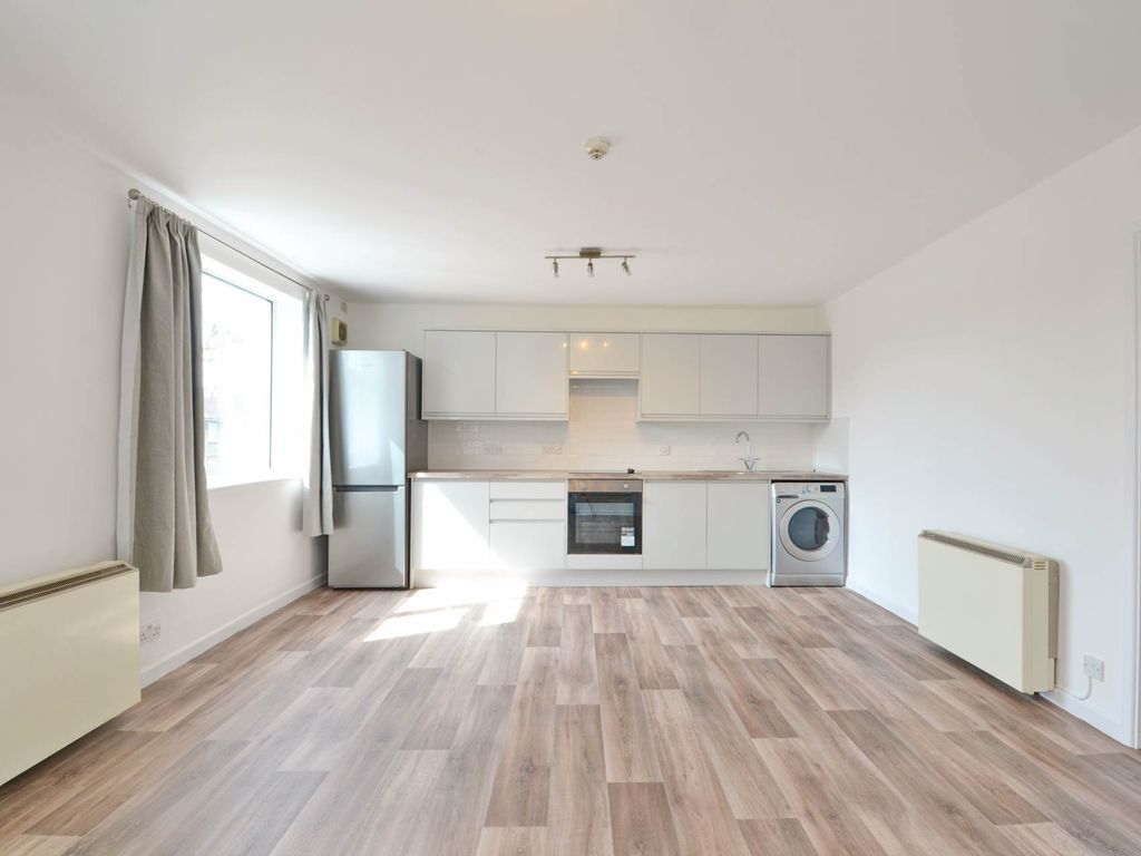 1 bed flat to rent in Staple Hill Road, Downend BS16, £895 pcm Zoopla