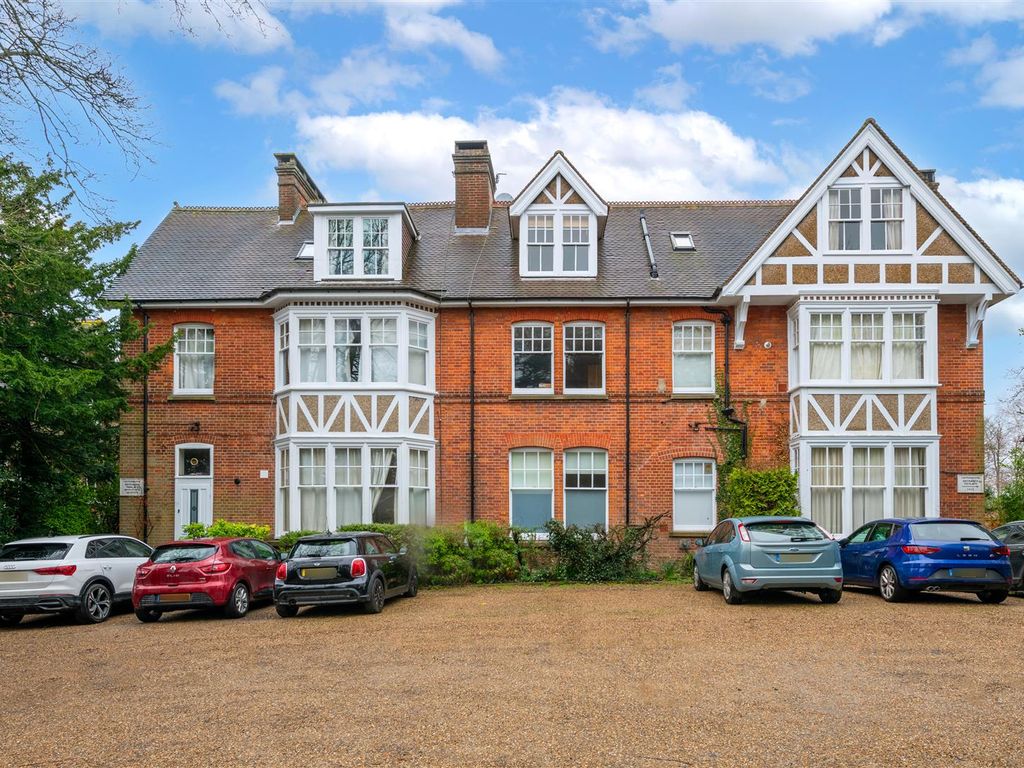 2 bed flat for sale in Doods Road, Reigate RH2, £325,000 Zoopla