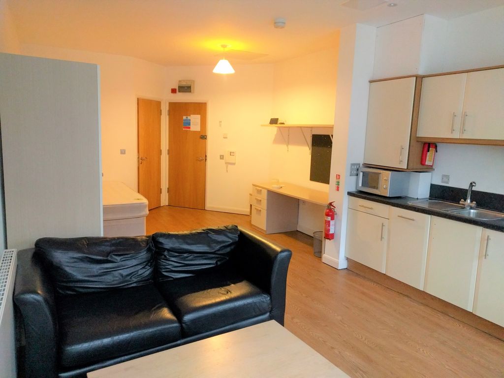 Studio to rent in The Kingsway, Portland House, City Centre, Swansea