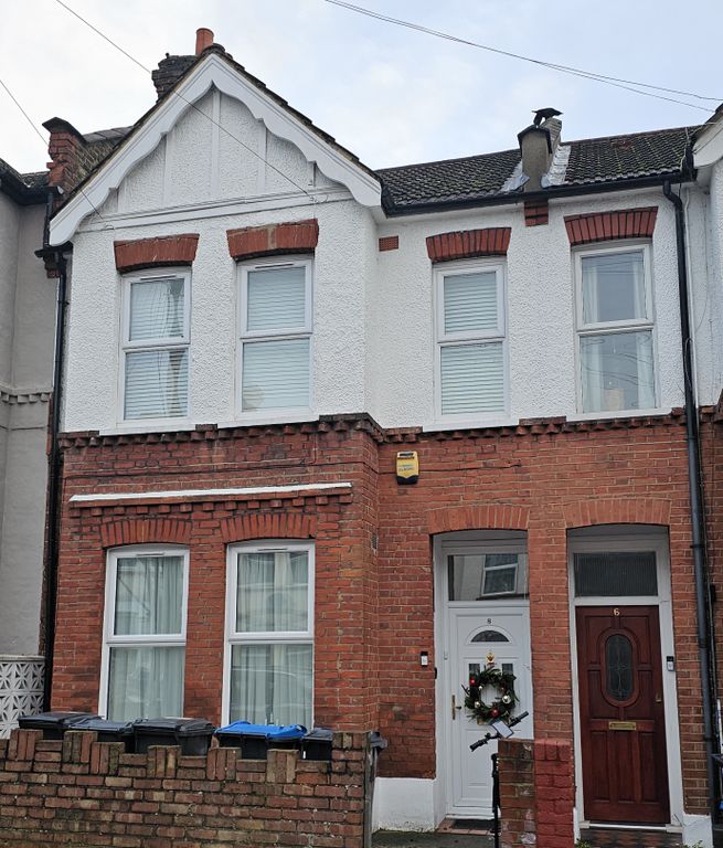 2 bed flat to rent in Lenham Road, Thornton Heath CR7, £1,600 pcm Zoopla