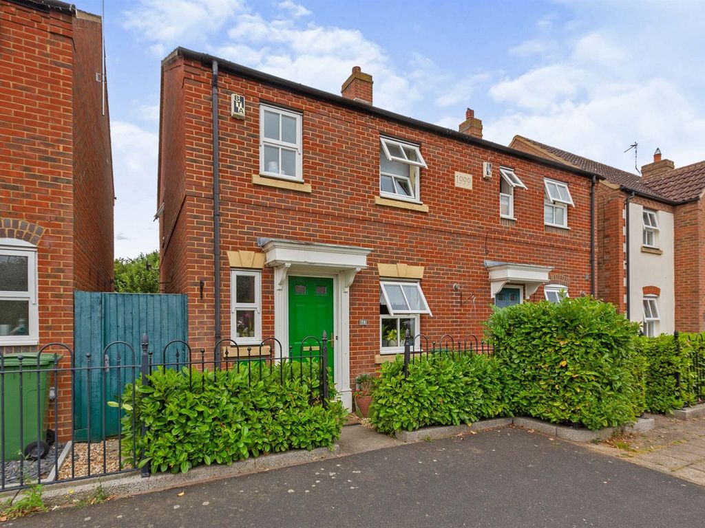 3 bed semidetached house for sale in Prestwold Way, Aylesbury HP19