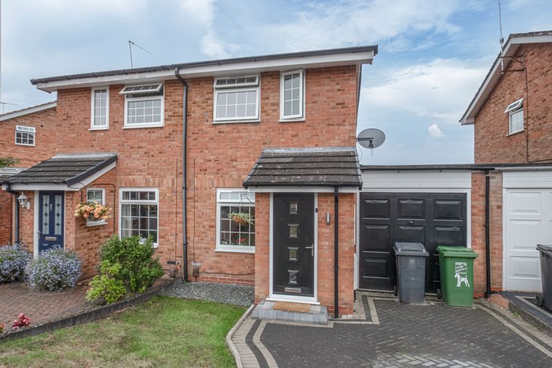 2 bed semidetached house for sale in Kingscote Close, Church Hill