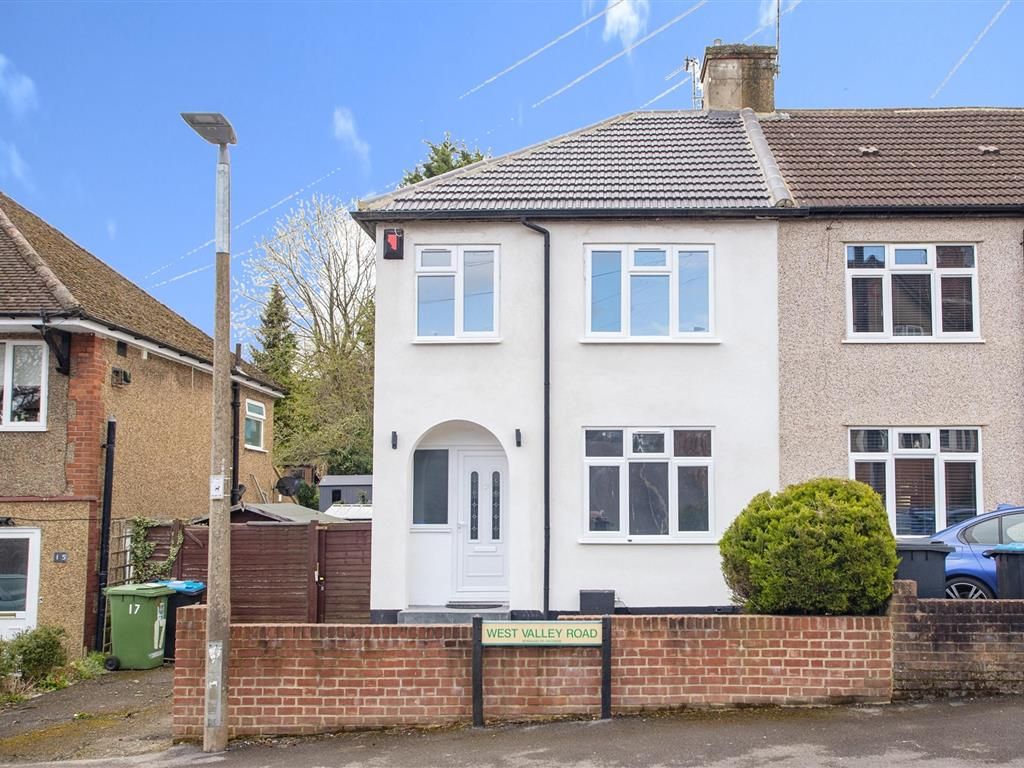 3 bed property to rent in West Valley Road, Hemel Hempstead HP3, £2,250