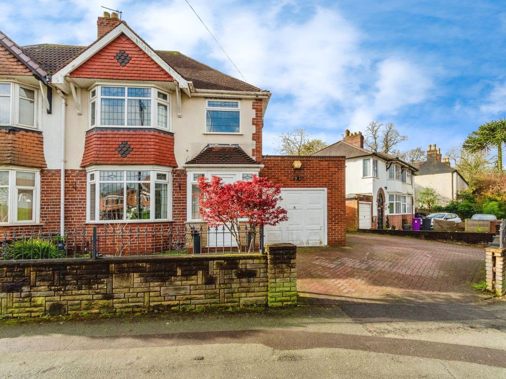 3 bed semidetached house for sale in Prestwood Road West, Wolverhampton, West Midlands WV11, £