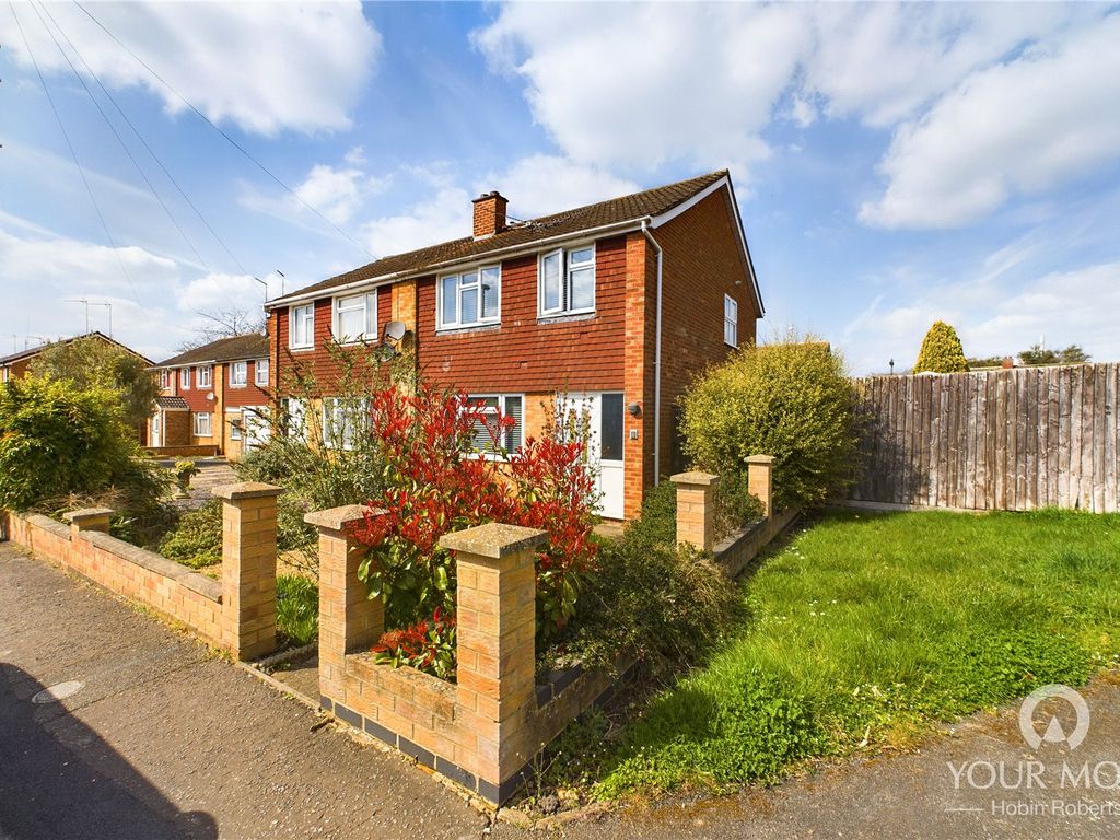 3 bed semidetached house for sale in Blakesley Close, Kingsthorpe