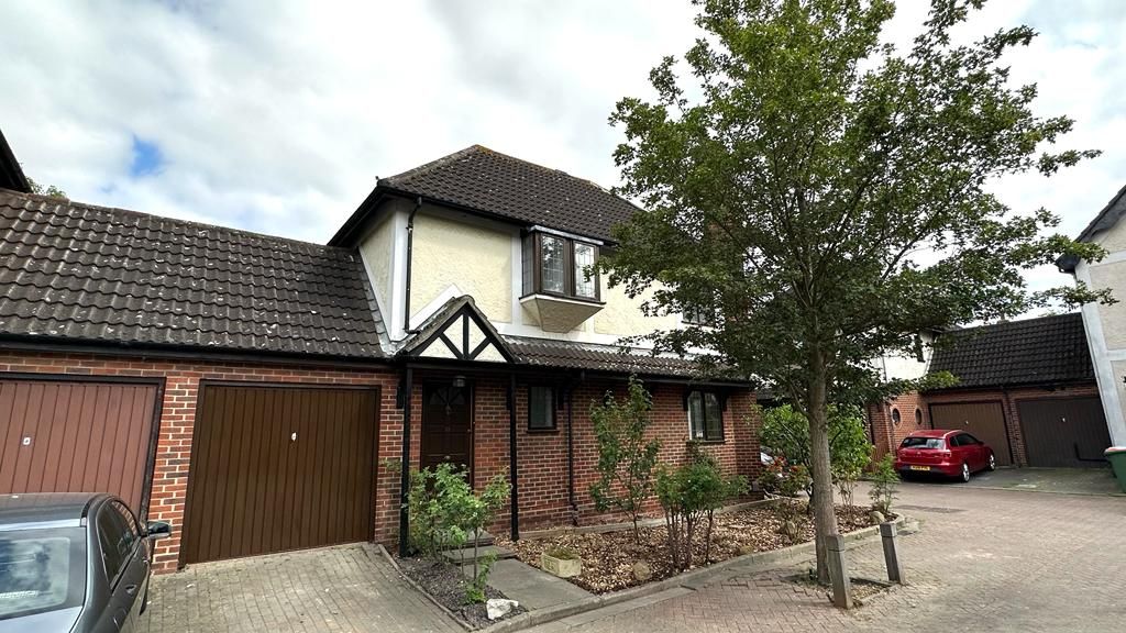4 bed detached house for sale in Beacons Close, London E6 Zoopla