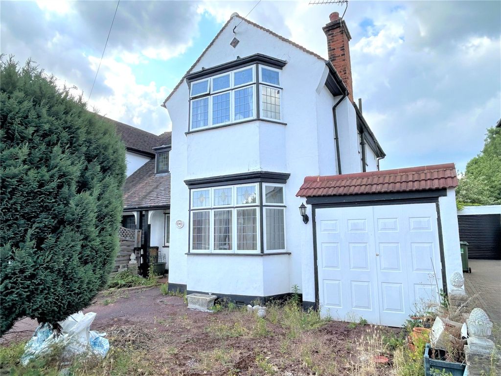3 bed semidetached house for sale in Tudor Avenue, Gidea Park RM2, £