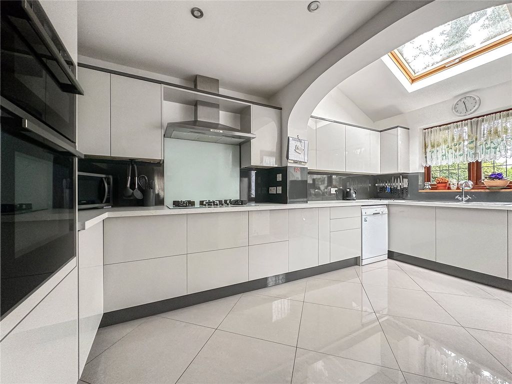 4 bed detached house for sale in Hamelin Road, Gillingham, Kent ME7