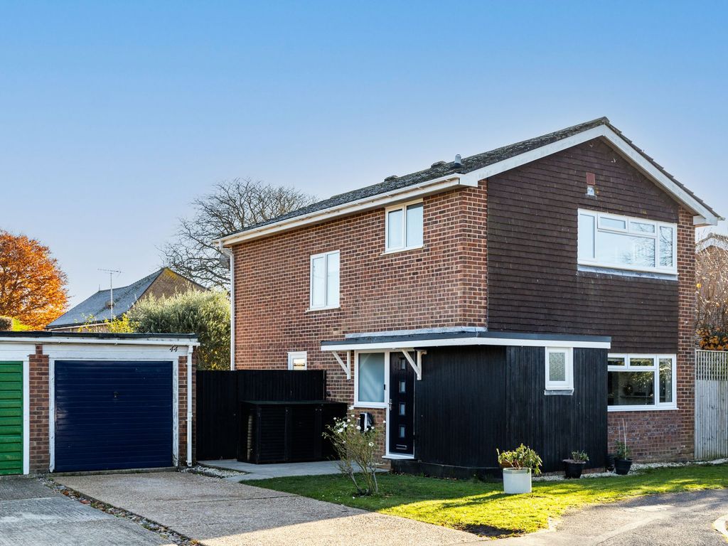 3 bed detached house for sale in Saltings Way, Upper Beeding BN44, £