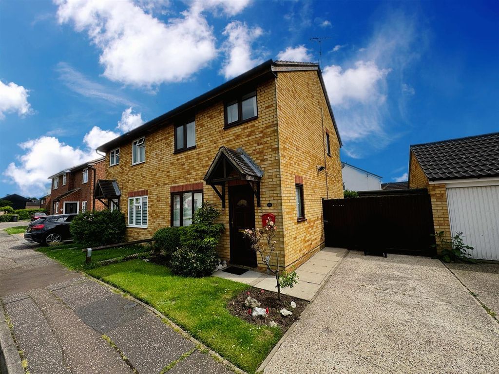 3 bed semidetached house for sale in Burton Place, Springfield