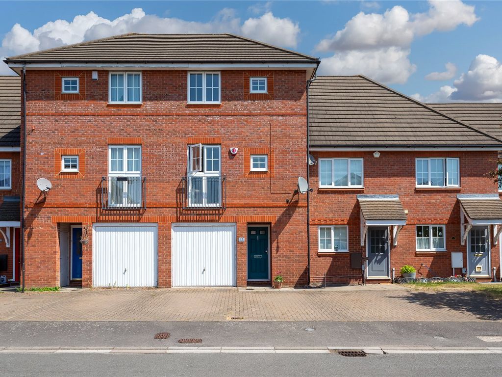 3 bed terraced house for sale in Ellington Road, Bedford, Bedfordshire