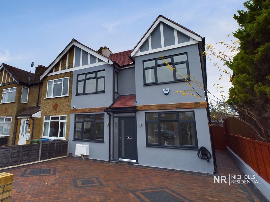 6 bed end terrace house for sale in Church Lane, Chessington, Surrey