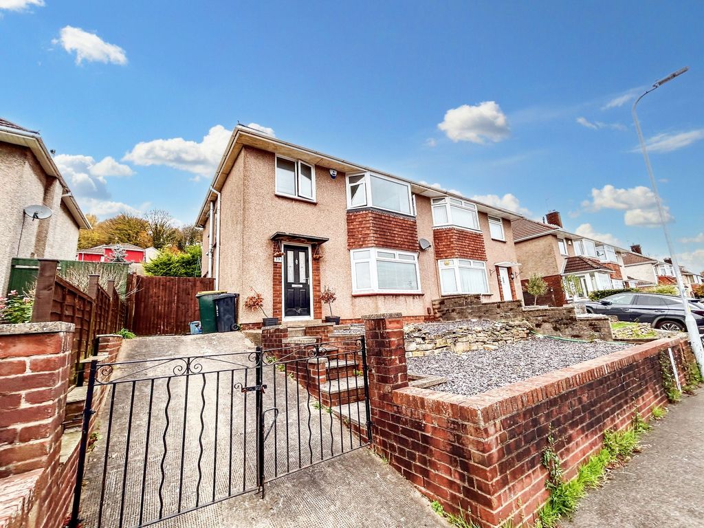 3 bed semidetached house for sale in Glanwern Avenue, Newport NP19, £