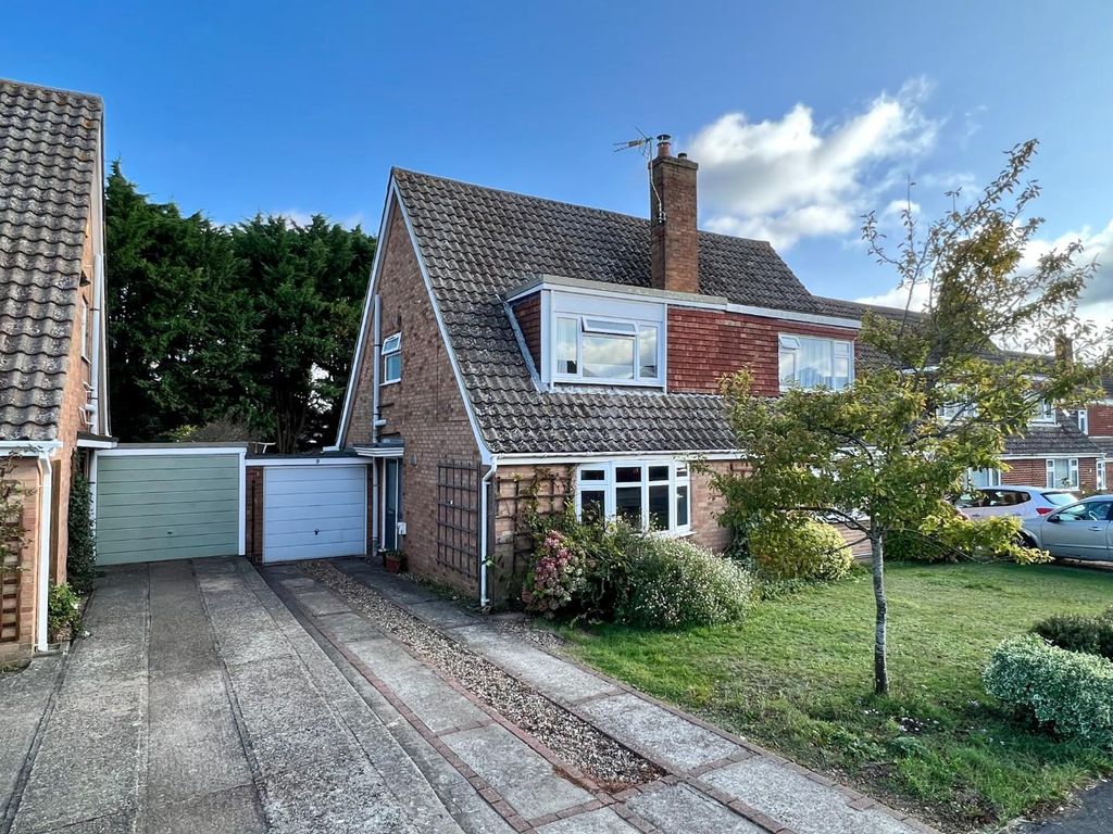 3 bed semidetached house for sale in Lewis Court Drive, Boughton