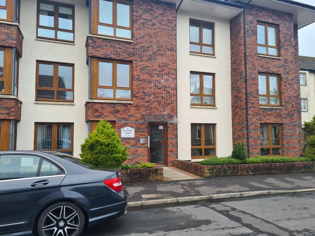 2 bed flat to rent in Wilson Street, Largs, North Ayrshire KA30, £750