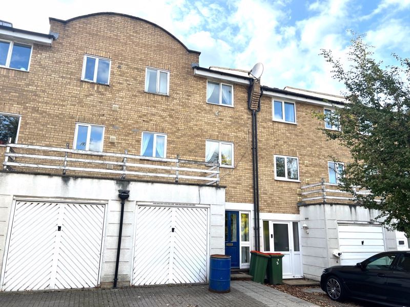 4 bed town house to rent in Swansea Court, London E16, £2,700 pcm Zoopla