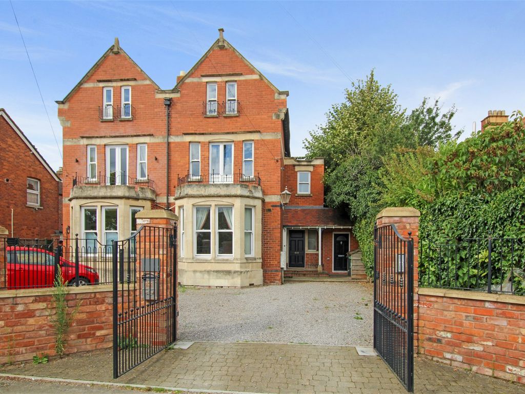 4 bed semidetached house for sale in Old Cheltenham Road, Longlevens