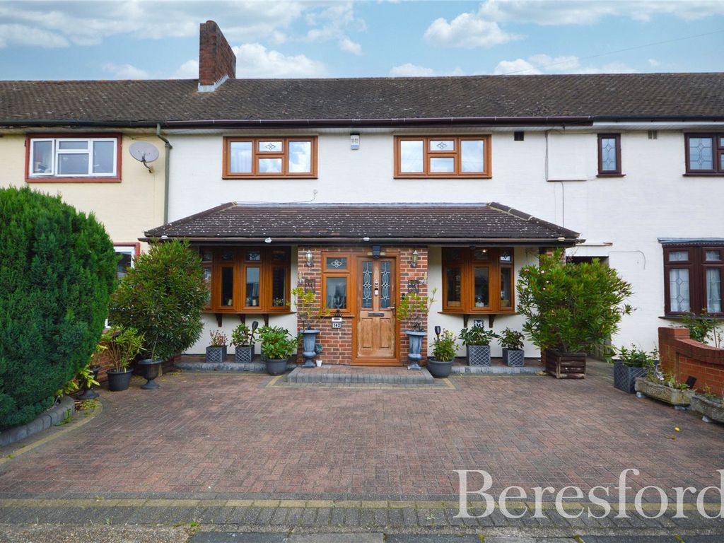 3 bed terraced house for sale in Lynton Avenue, Romford RM7, £425,000