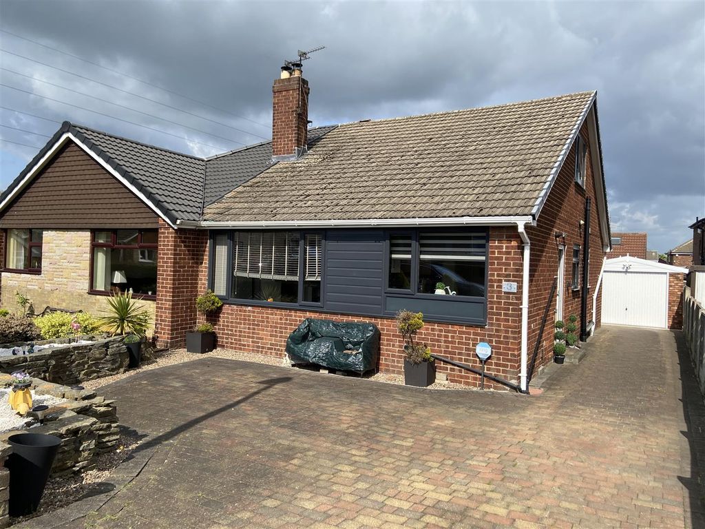 3 bed semidetached bungalow for sale in Sunny Bank Parade, Mirfield