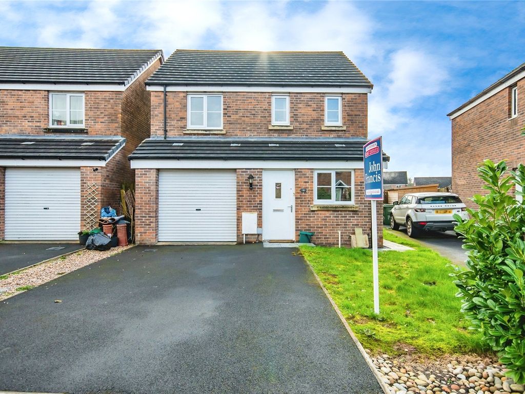 3 bed detached house for sale in Maes Pedr, Carmarthen, Carmarthenshire