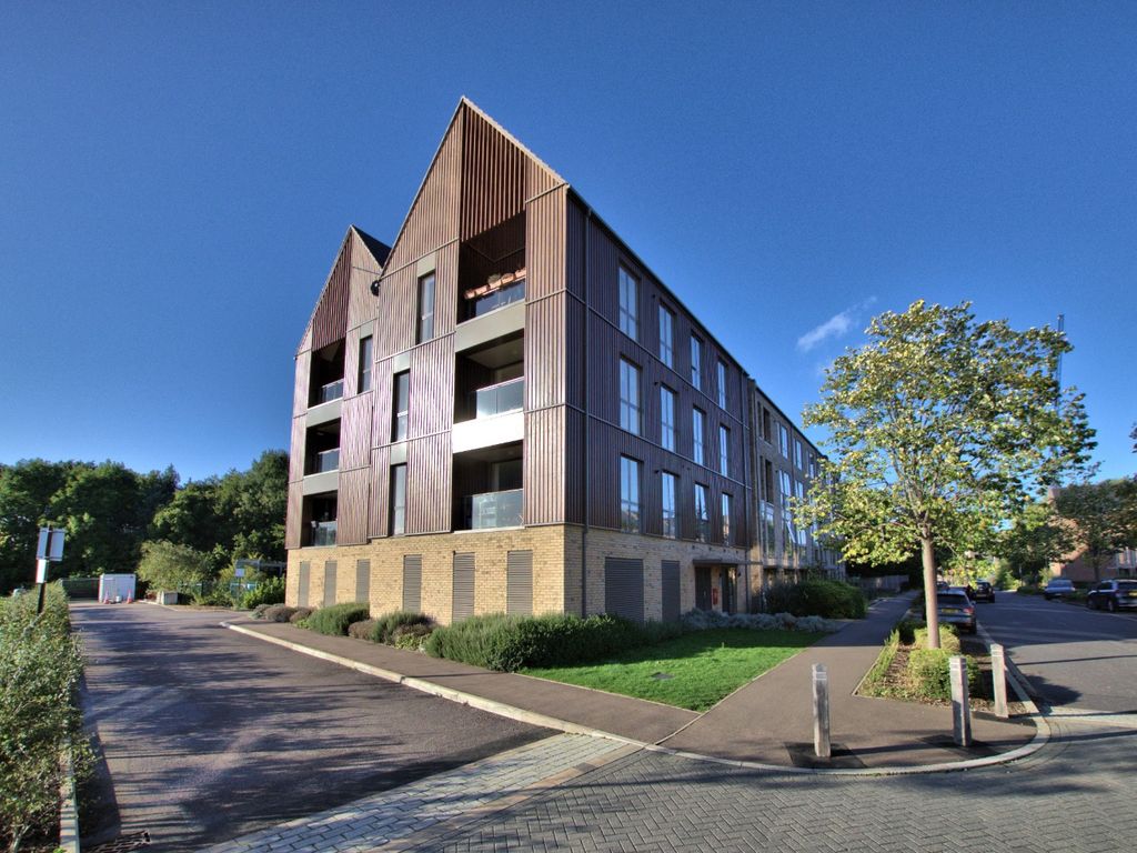 2 bed flat to rent in Hobson Avenue, Trumpington, Cambridge