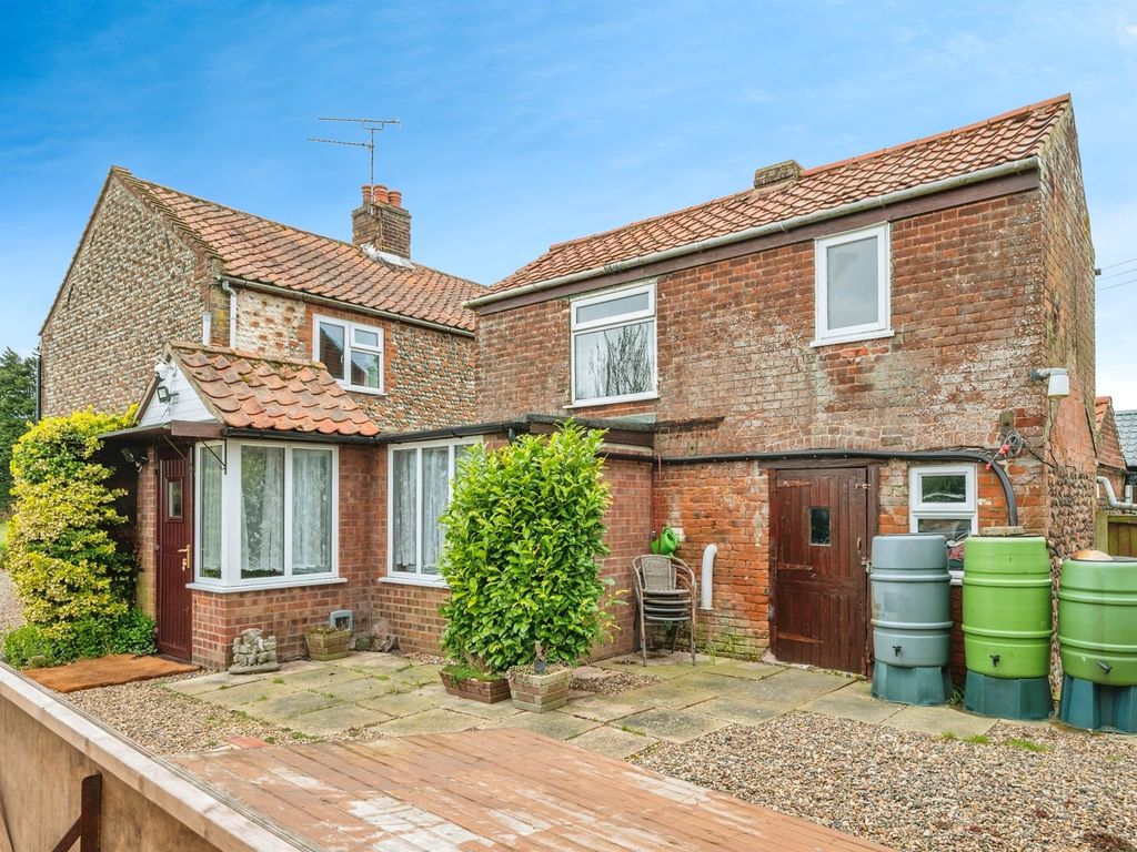 3 bed end terrace house for sale in Stalham Road, East Ruston, Norwich