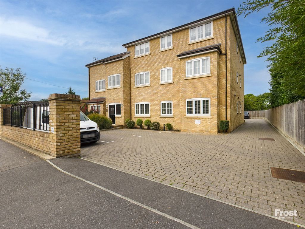 Chertsey Road, Ashford, Surrey TW15  