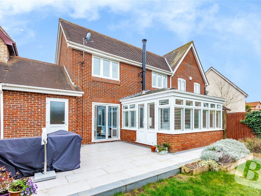 3 bed semidetached house for sale in Gladden Fields, South Woodham