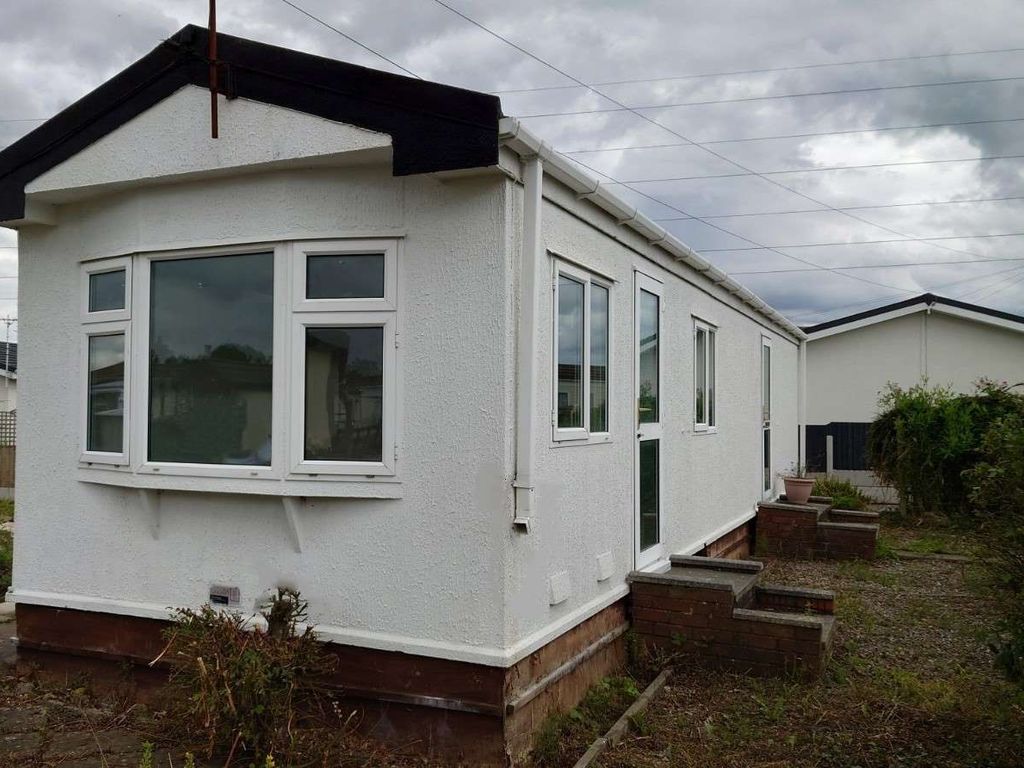 2 bed mobile/park home for sale in Willow Park, Gladstone Way, Mancot