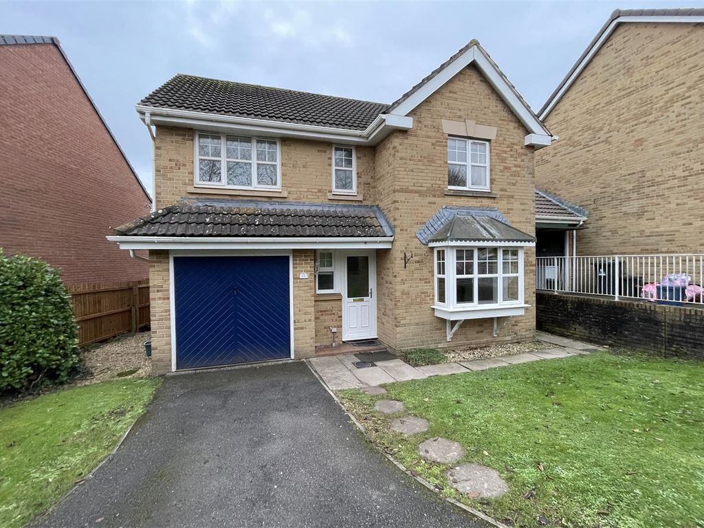 4 bed detached house for sale in Heol Glaslyn, Caldicot NP26, £275,000