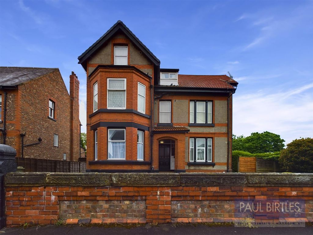 1 bed flat to rent in Queens Road, Urmston, Trafford M41, £750 pcm Zoopla