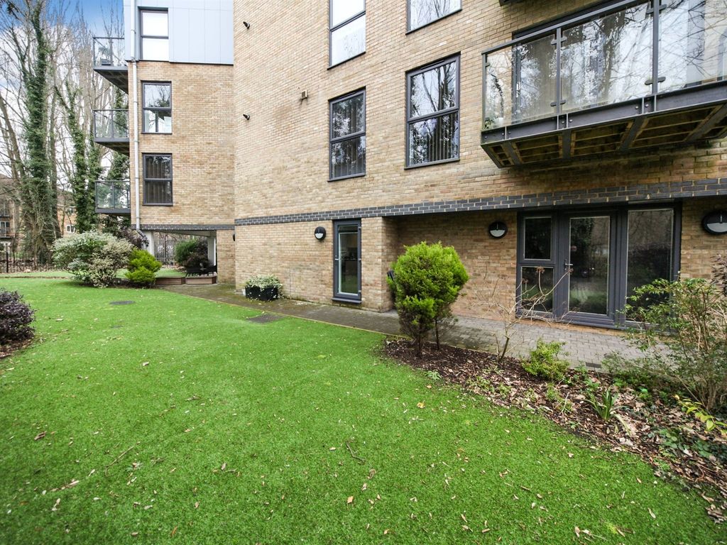 1 bed flat for sale in The Embankment, Nash Mills Wharf, Hemel