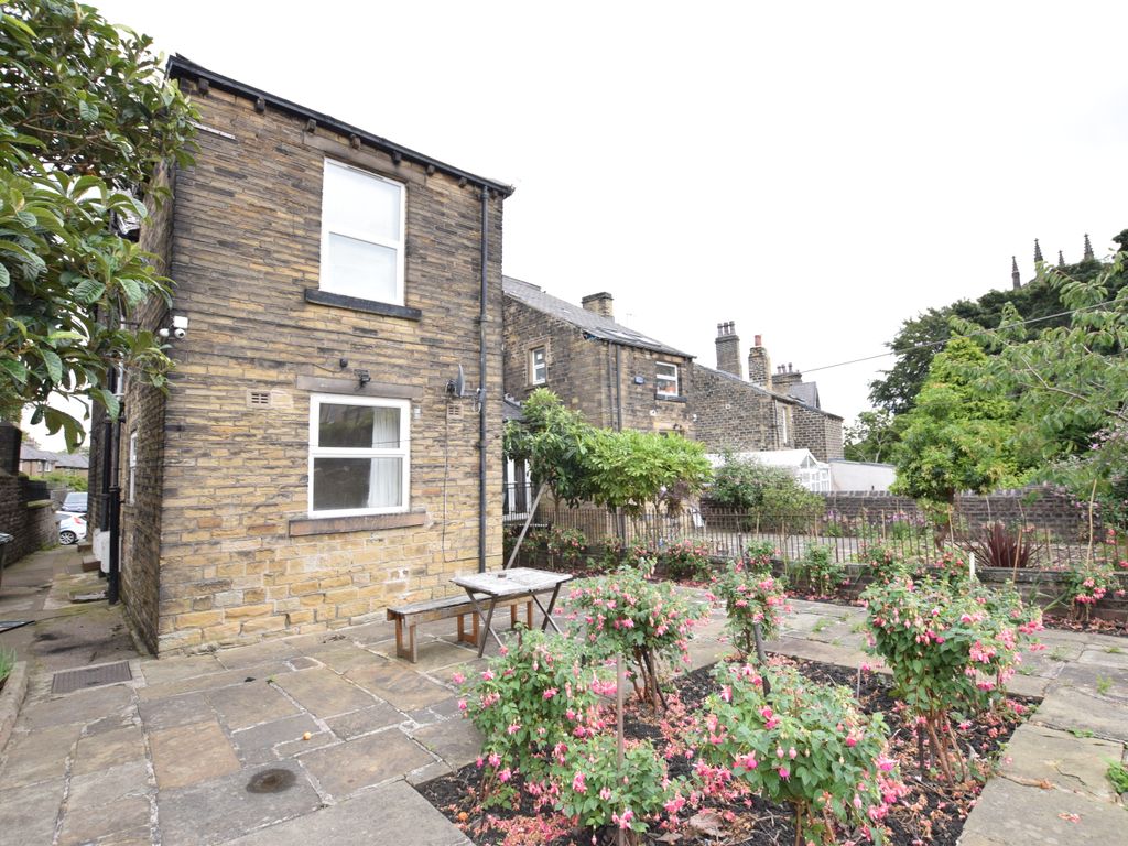 2 bed flat to rent in Mountjoy Road, Huddersfield HD1 Zoopla