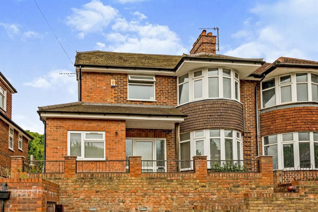 5 bed semidetached house for sale in Desborough Avenue, High